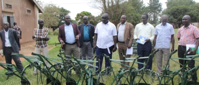 District Chairperson Ikomba Asanti Odongo talking to the farmers